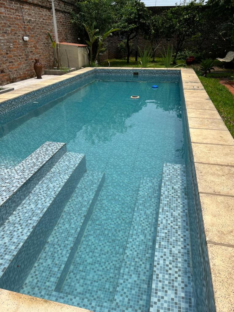 Casa con piscina y parque photo 2