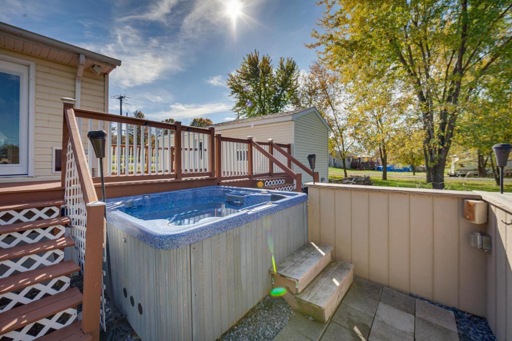 Palmyra House with Private Hot Tub and Fenced Yard! photo 2