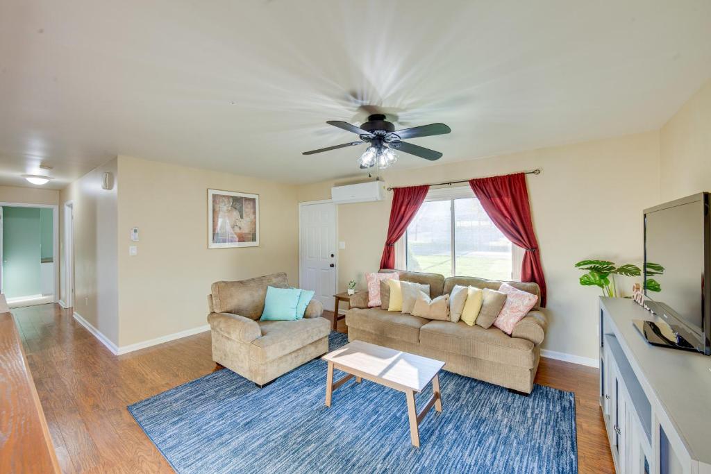 Palmyra House with Private Hot Tub and Fenced Yard! photo 3