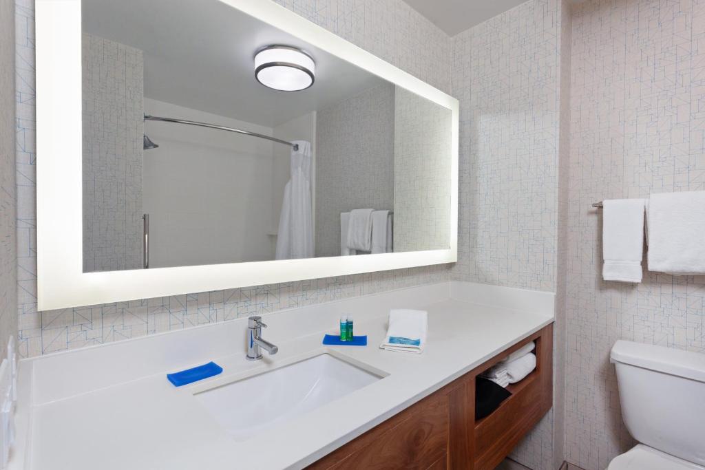 Holiday Inn Express Los Angeles LAX Airport, an IHG Hotel photo 1