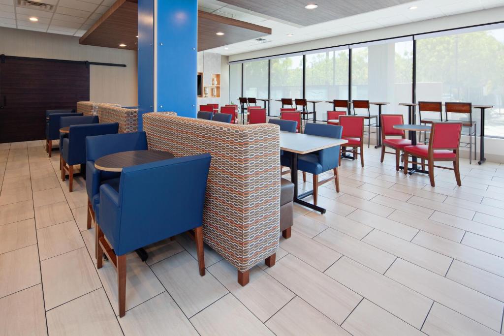 Holiday Inn Express Los Angeles LAX Airport, an IHG Hotel photo 2