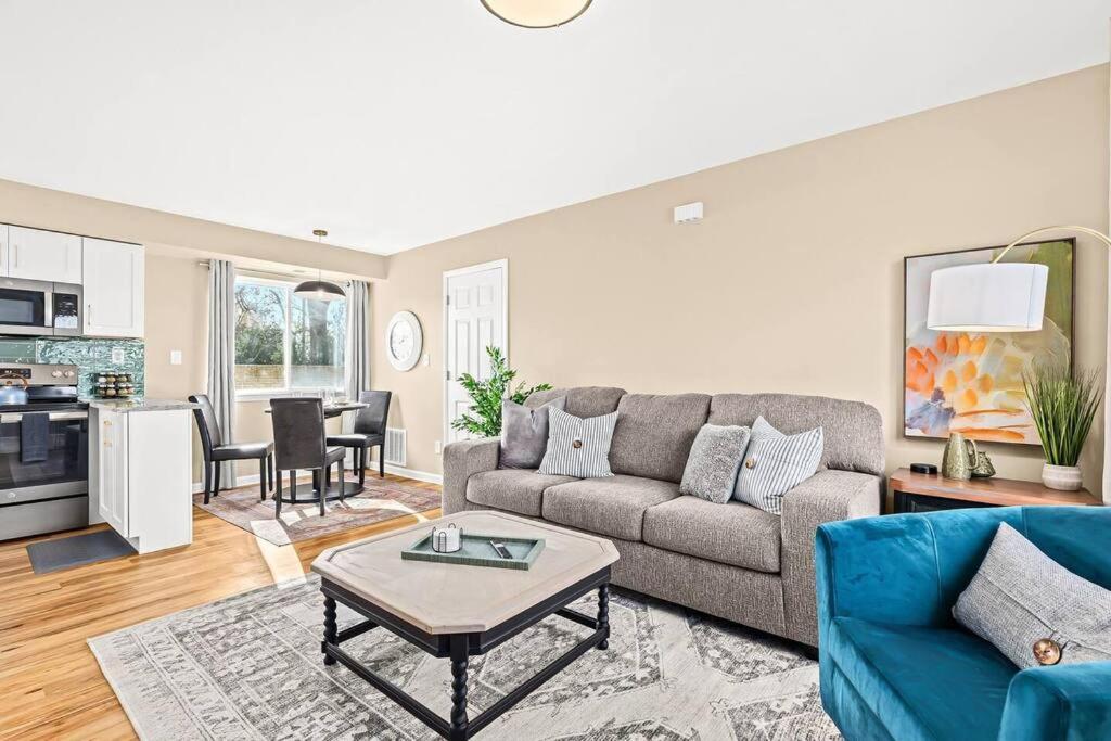 New Cozy Lower Flat in Roseville photo 4