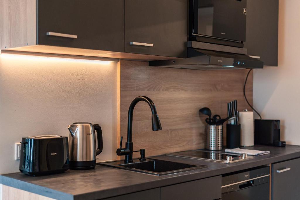 CREST - Riverside Lofts mit Whirlpool & Wanne I Parken I Balkon I Netflix I Küche photo 4