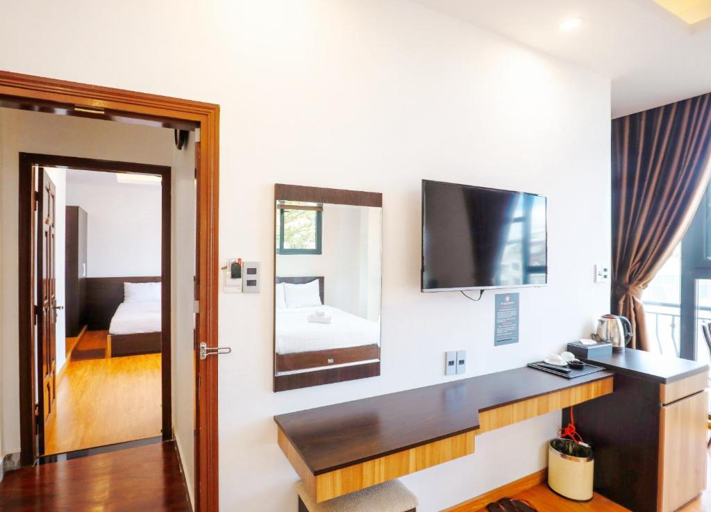 TTR Midtown View Hotel