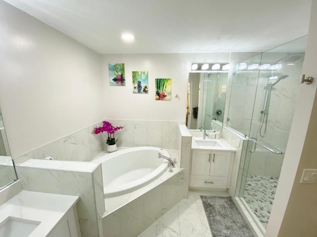 Greenlinks at Lely Luxury Purple Orchid Fully Renovated Modern 1st floor 3bdr Golf Resort Villa photo 4