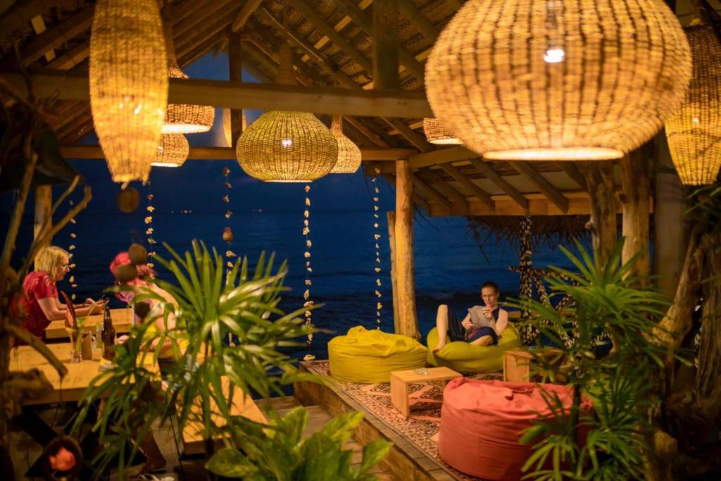 Backpack Beach Hostel & Reggae Bar photo 2