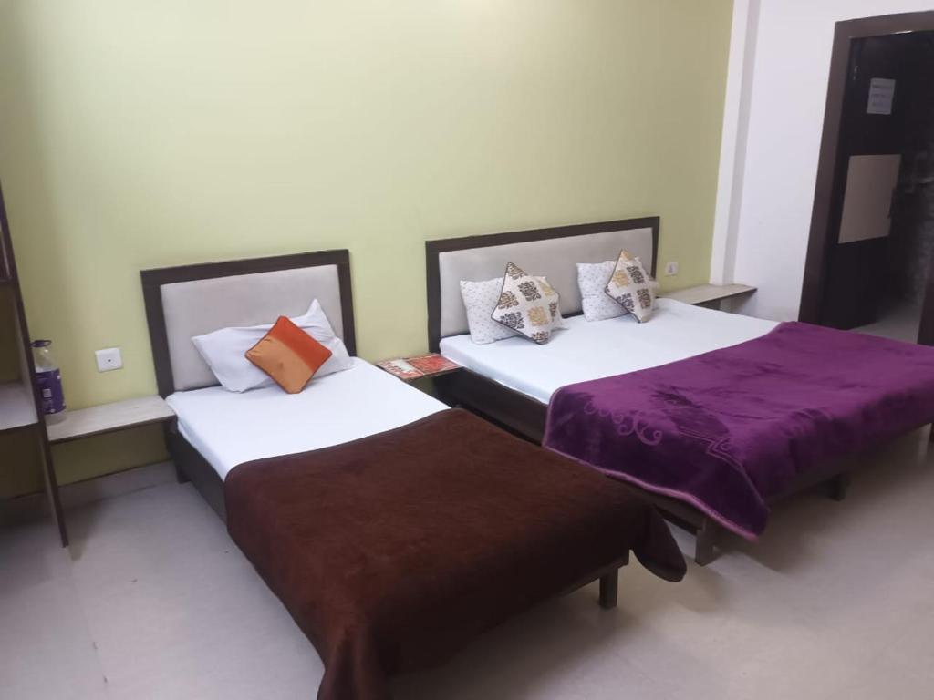 Girdhar Hotel photo 3
