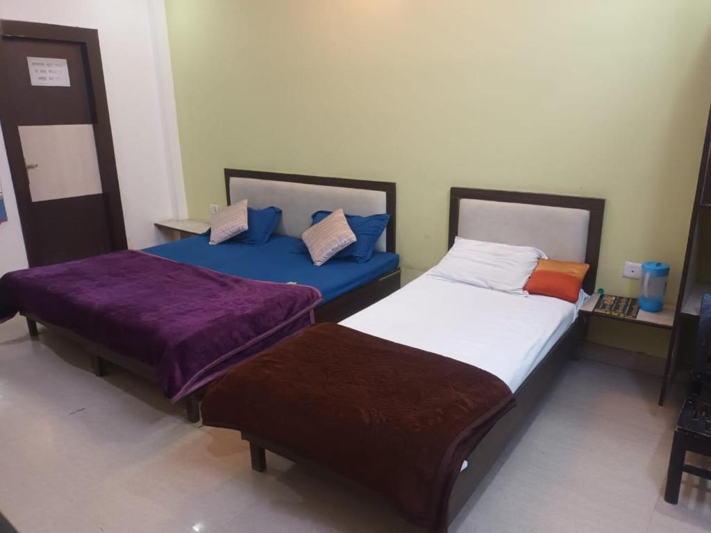 Girdhar Hotel photo 4