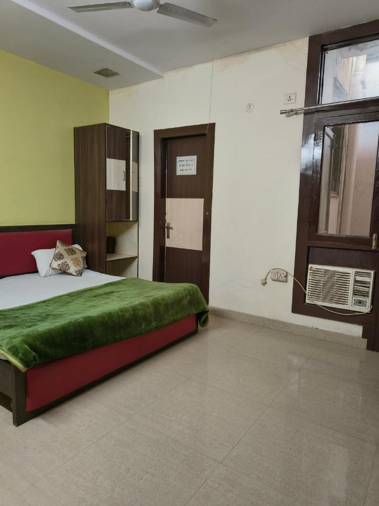 Girdhar Hotel photo 1