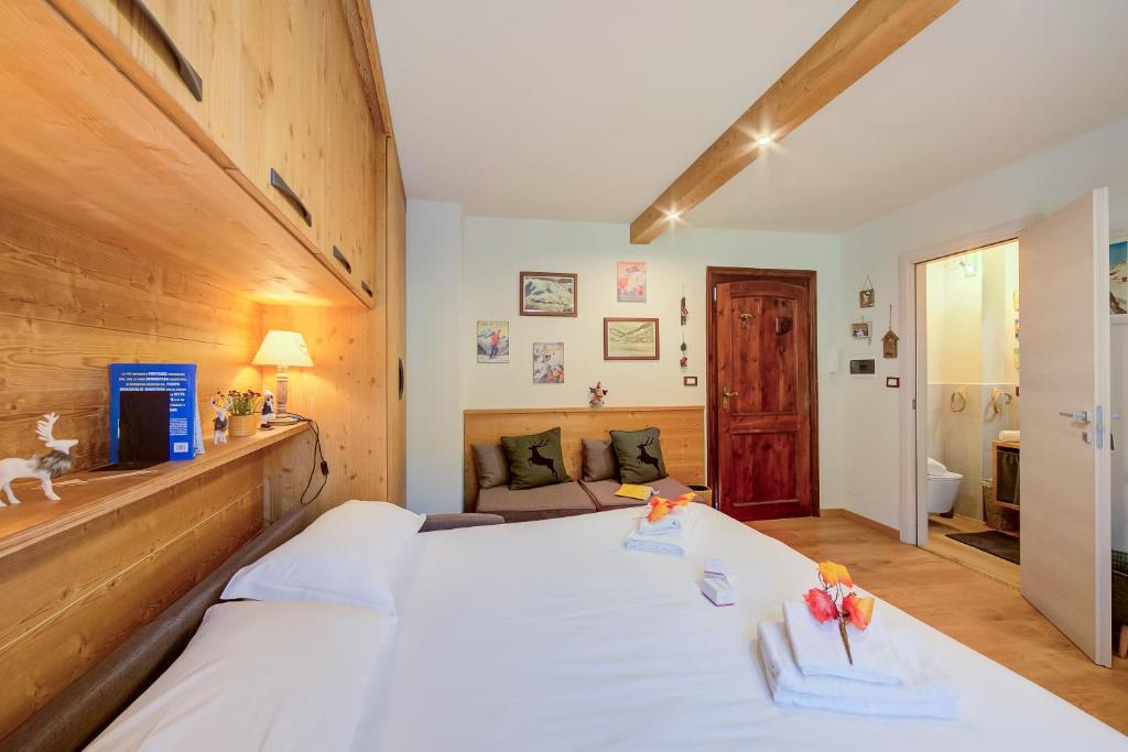 Studio Les Caribous Mountain Retreat - Happy Rentals photo 4