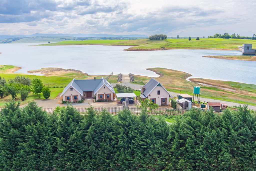 Midlands Lakehouse photo 1