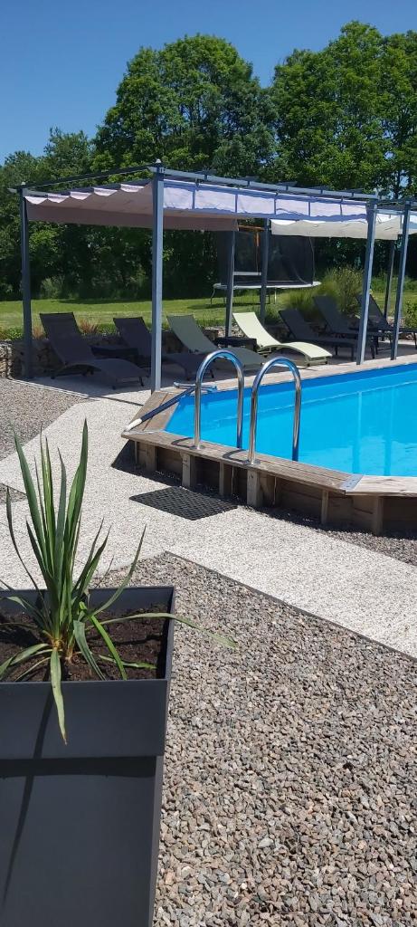 Beautiful 2 bed cottage with swimming pool photo 3