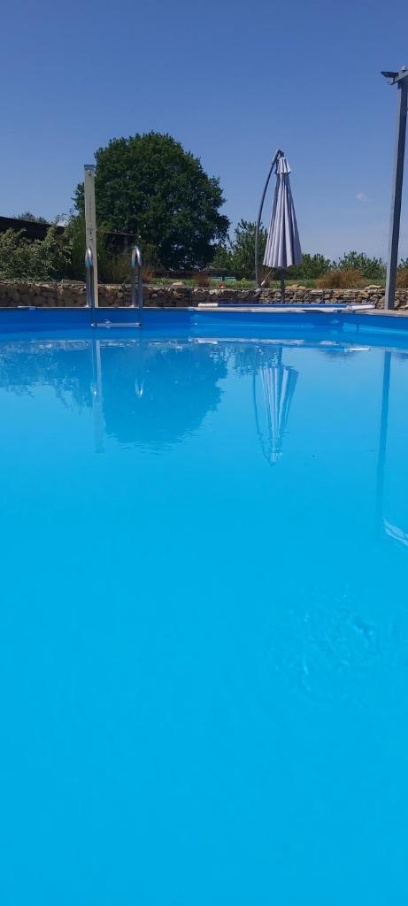 Beautiful 2 bed cottage with swimming pool photo 2