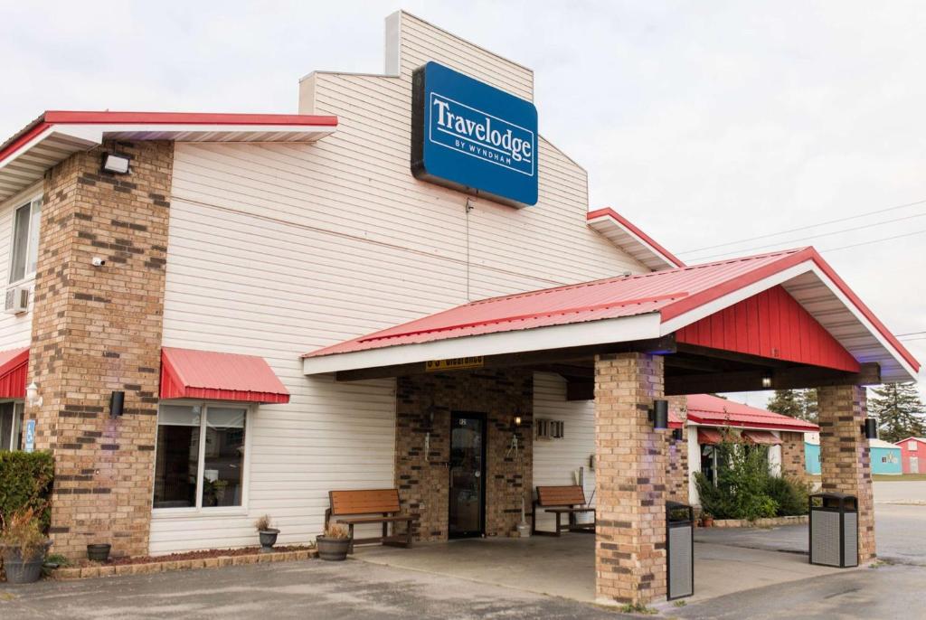 Travelodge by Wyndham Escanaba image
