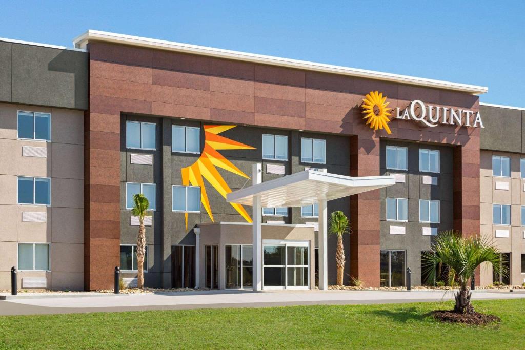 La Quinta Inn by Wyndham Columbia NE Fort Jackson photo 2