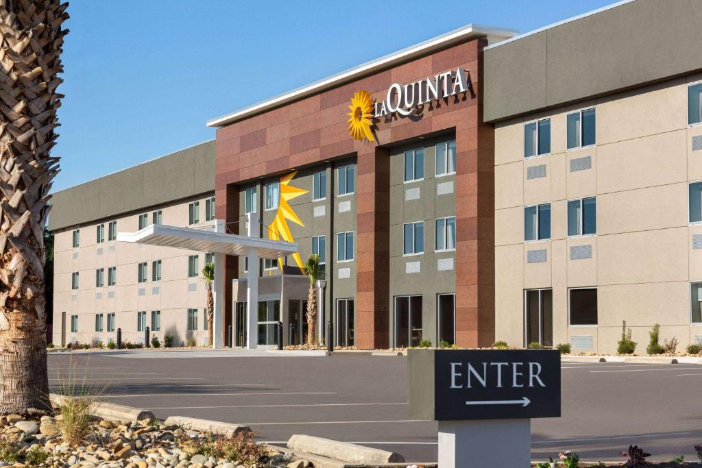 La Quinta Inn by Wyndham Columbia NE Fort Jackson photo 1