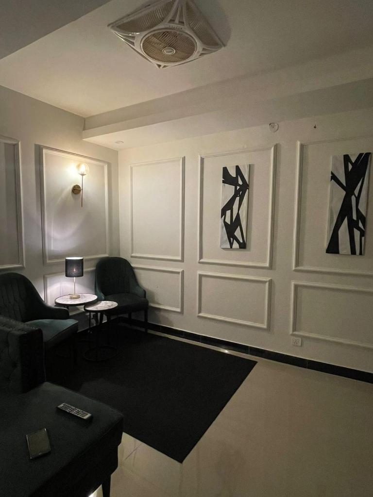 French 2-bed photo 3