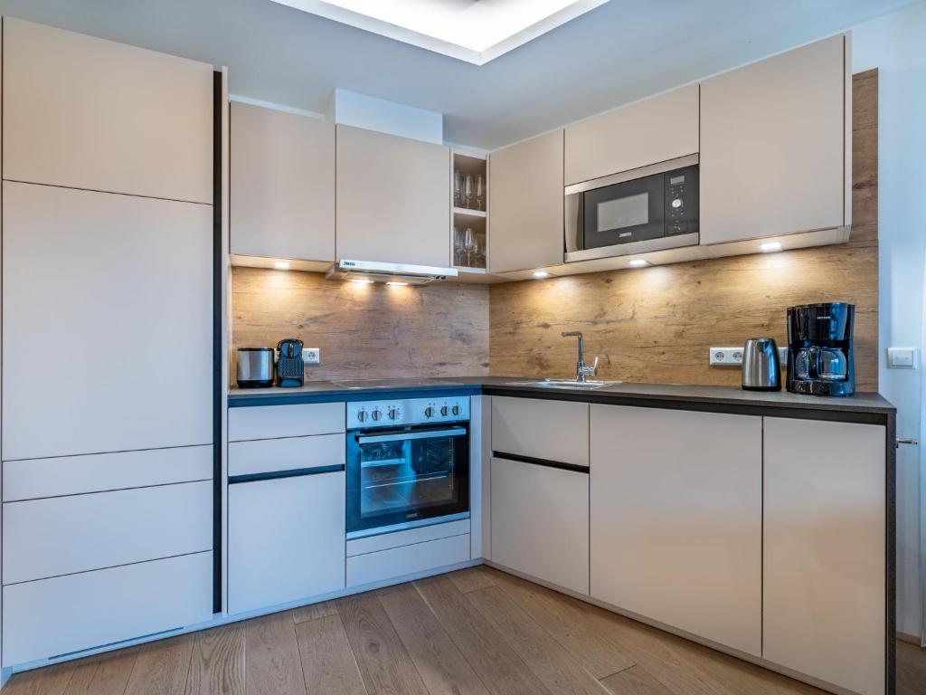 Apartment Dobratschblick alpe maritima Ski&See-14 by Interhome photo 2