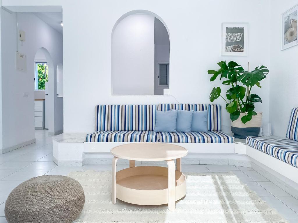 Phaedrus Living Azure Serenity Villa photo 3