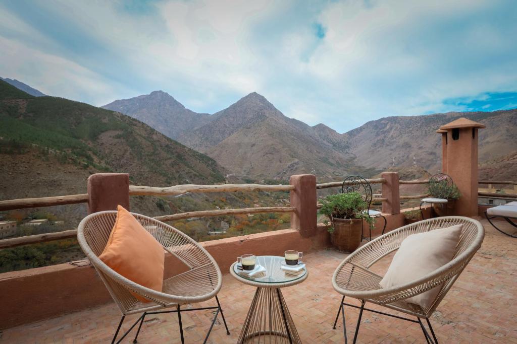 Aux lumières du toubkal Light of Toubkal photo 1