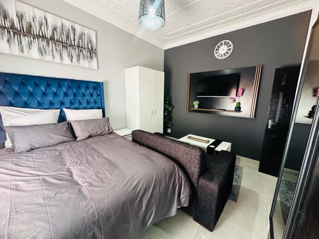 6 the Curve Unit 17, Germiston