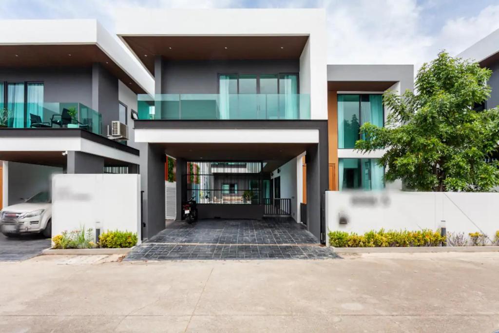Astro Deluxe 4 Bedrooms Villa photo 1