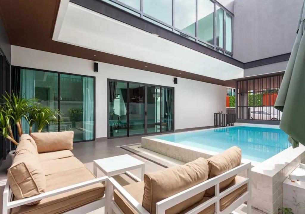 Astro Deluxe 4 Bedrooms Villa