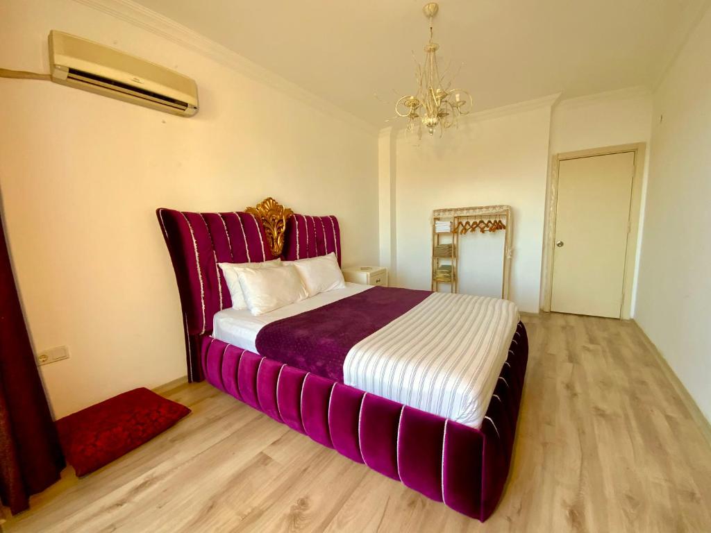 Havalimanına ve denize yakın havuzlu triplex photo 1