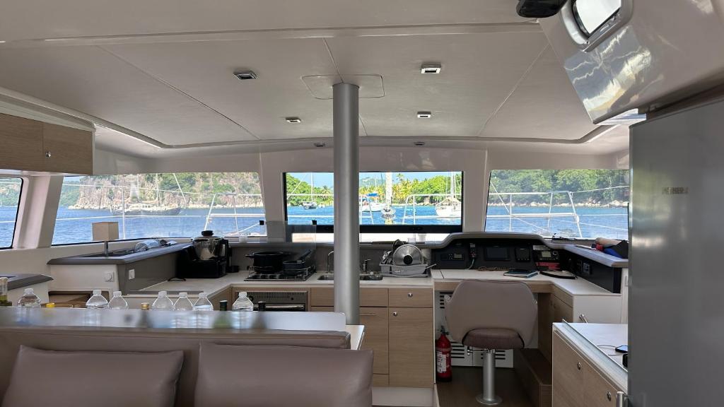 Room in Boat - Unusual night in catamaran with dinner photo 2
