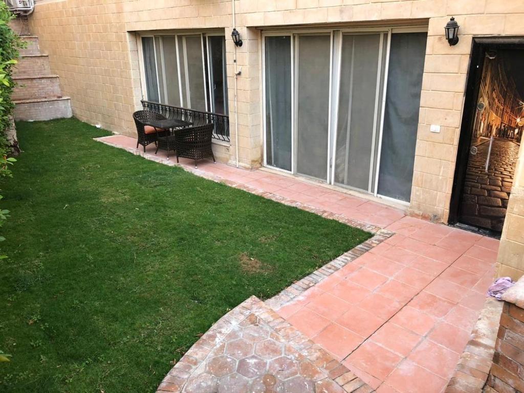 Ground floor villa with private garden, parking and shared swimming pool photo 2