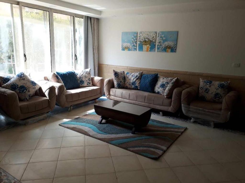 Ground floor villa with private garden, parking and shared swimming pool photo 4