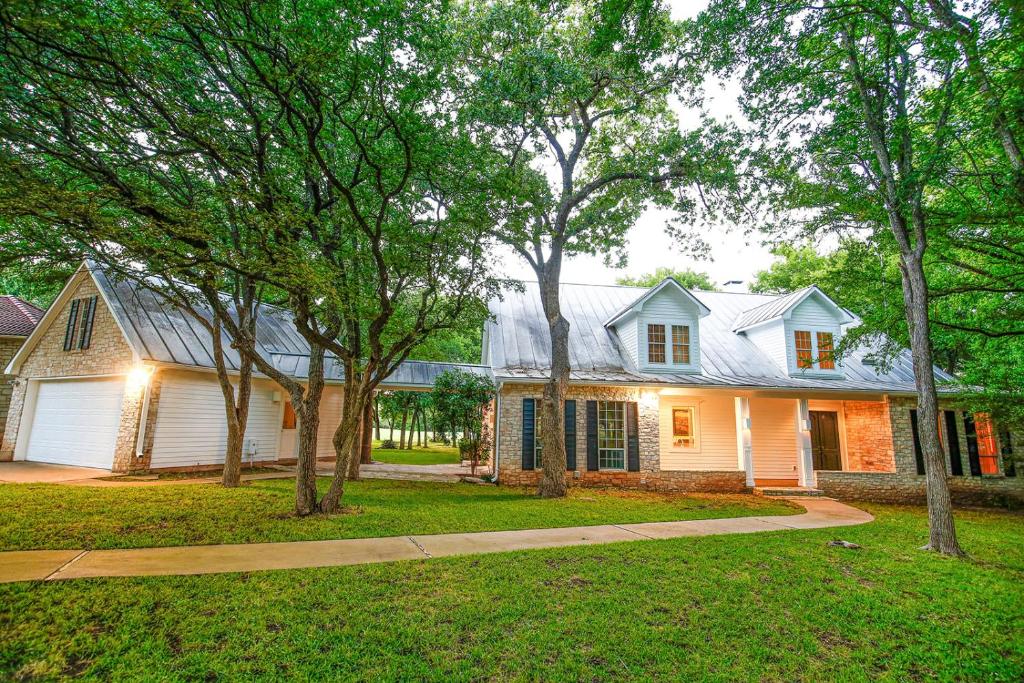 Luxury Golf Course Private Retreat with Heated Swimming Pool photo 1