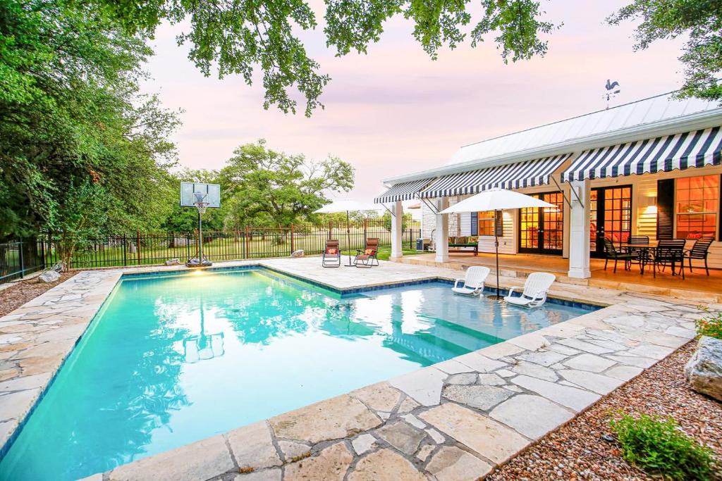 Luxury Golf Course Private Retreat with Heated Swimming Pool photo 3