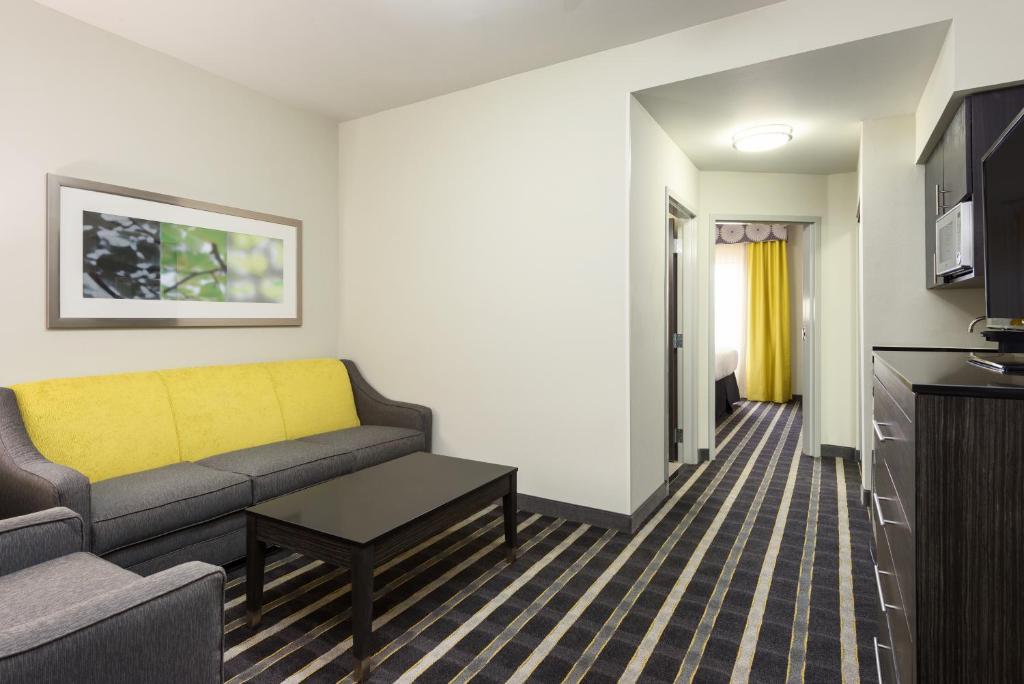 Holiday Inn Express and Suites Norman, an IHG Hotel photo 3