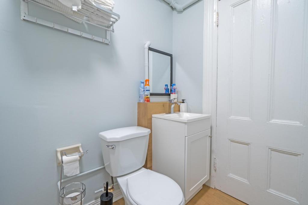 Stylish Downtown Apartment photo 1