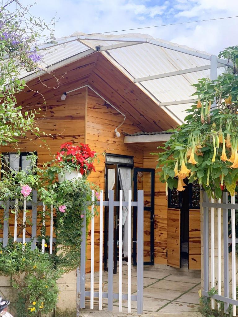 EUDORA HOUSE 2