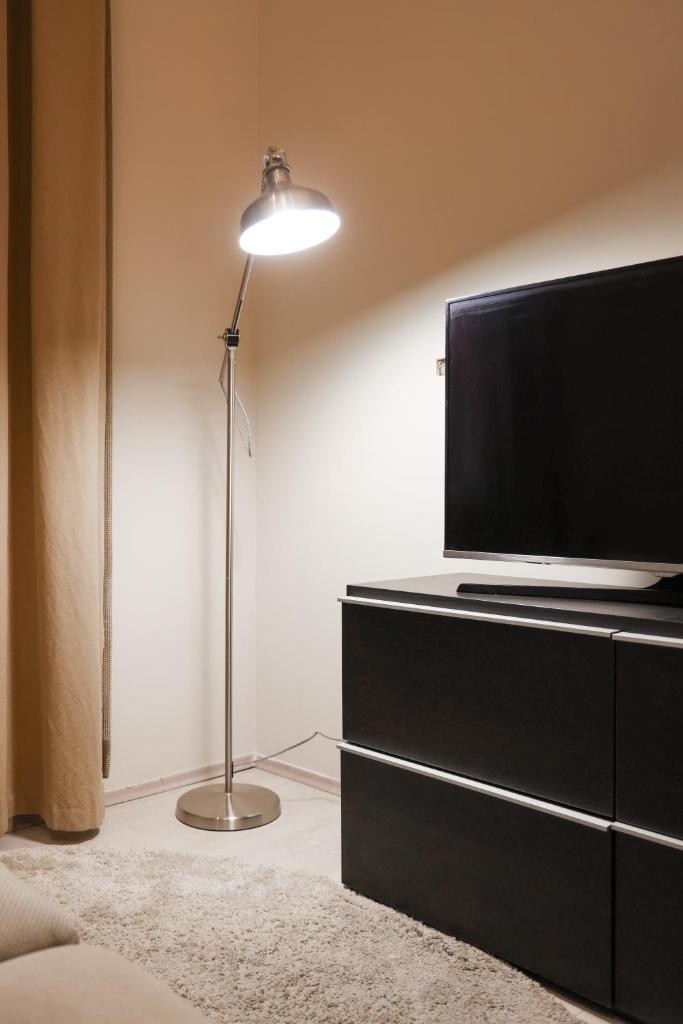 Deluxe Central Apartment with 4BEDRM 2 BATHRM - Tap to explore photos