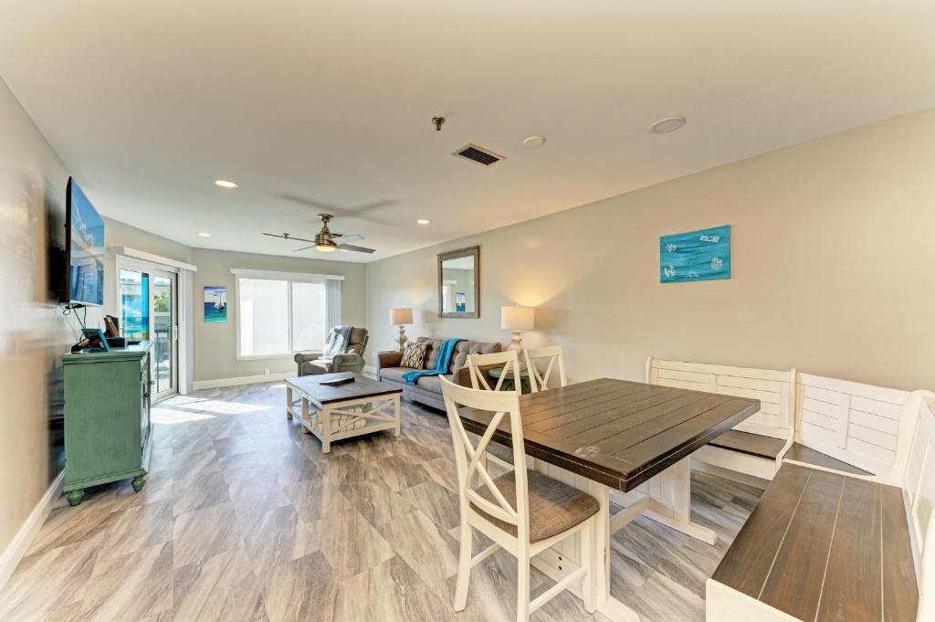 Paradise Palms-Private Beach Access-Heated Pool-Water Views From Every Room photo 3
