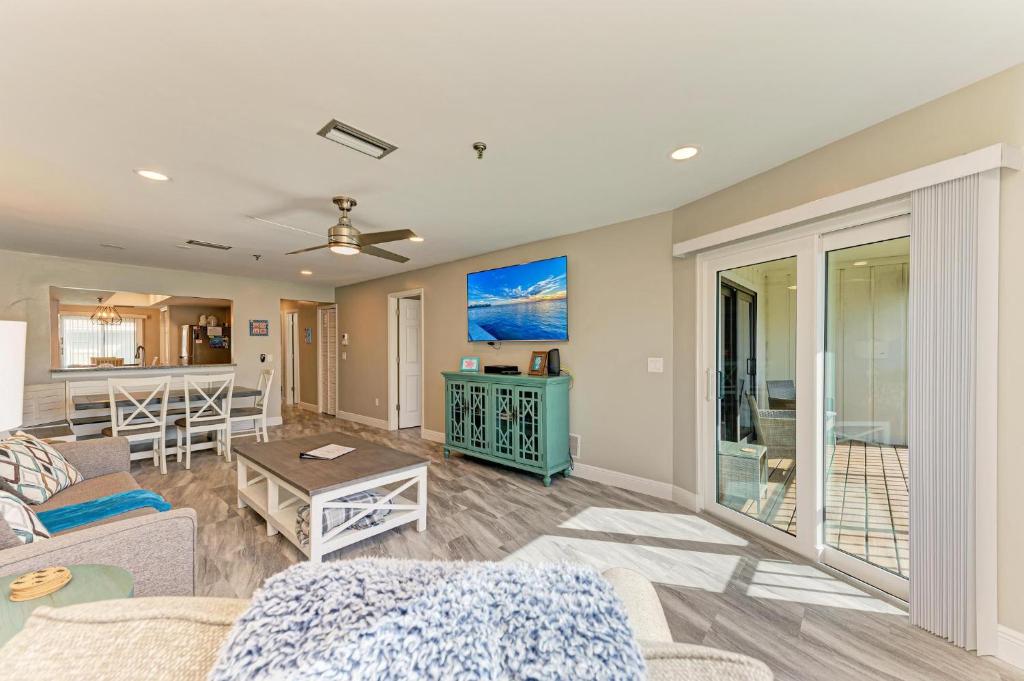 Paradise Palms-Private Beach Access-Heated Pool-Water Views From Every Room photo 4