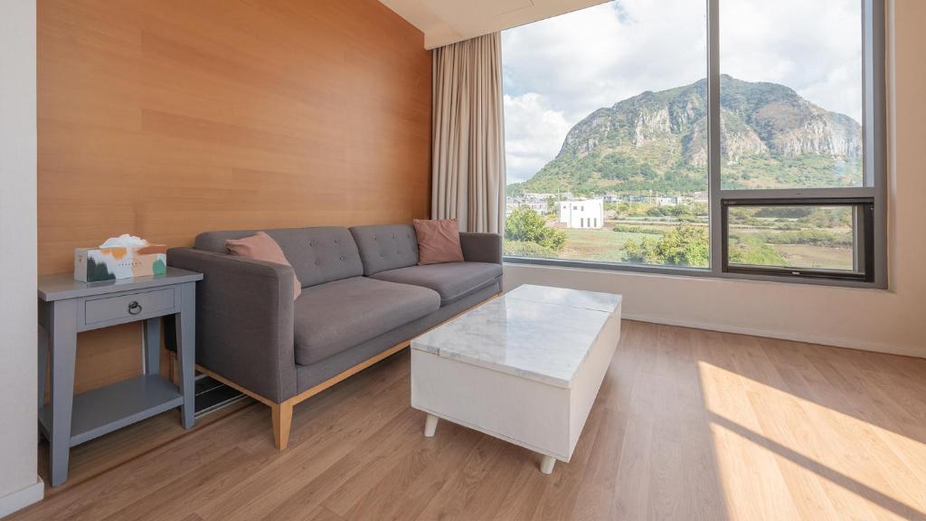 Lucid M Room Type - Deluxe Double Room