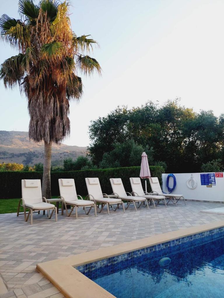 Villa Uranos walking distance to the beach and to Georgioupolis center photo 4