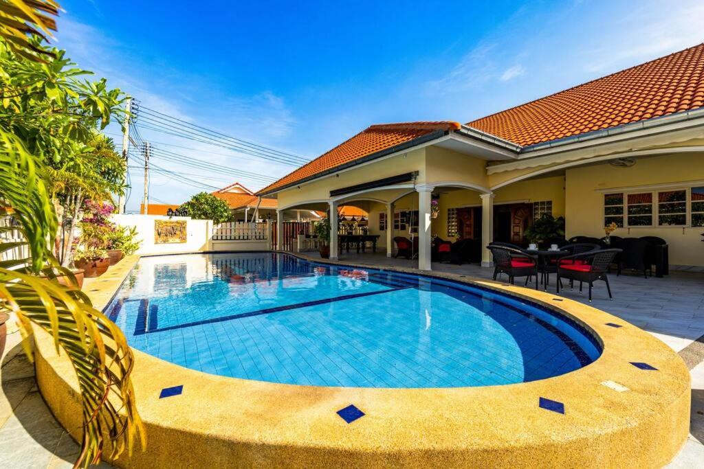 3 Bedroom Pool Villa Close to City Center! S102