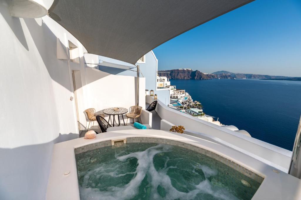 Kima Oia Suites - Tap to explore photos