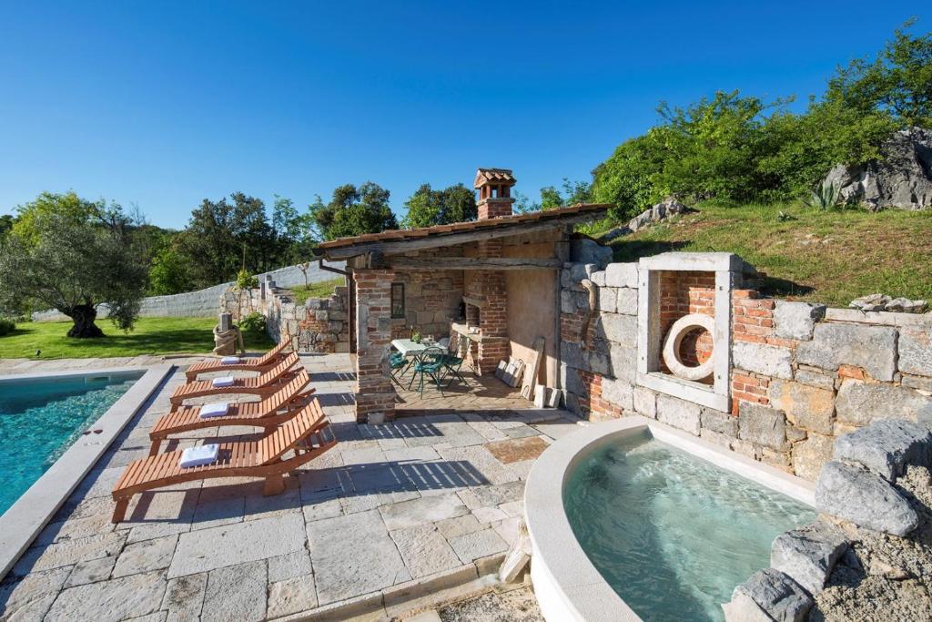 Villa Malini with Pool, Sauna and Fenced Garden photo 3