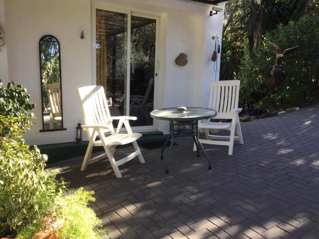 Finca el Rio, The Studio self catering with pool and hydrotherapy jacuzzi set in beautiful gardens, photo 2
