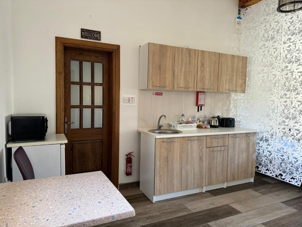 Private One Bedroom Apartment close to Airport in Luqa photo 3