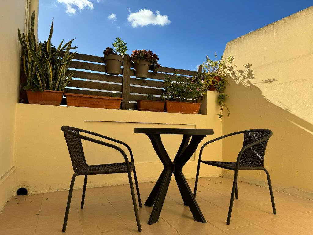 Private One Bedroom Apartment close to Airport in Luqa photo 4