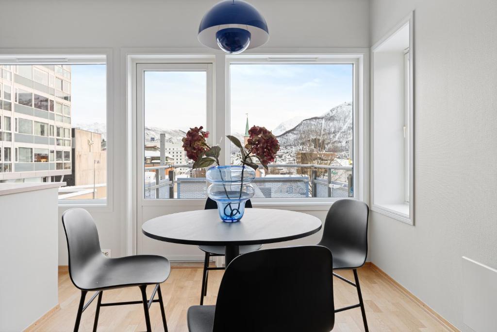 Downtown Apartment - THE VIEW photo 4