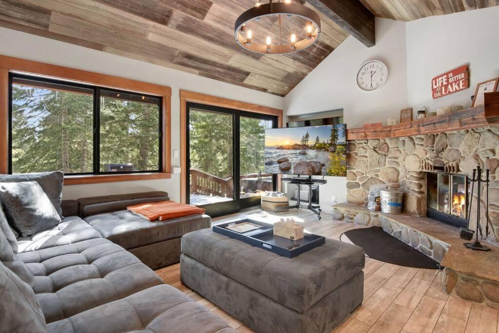 Luna Cabin - 5BR Hot Tub A/C Game Room EV Charger photo 1
