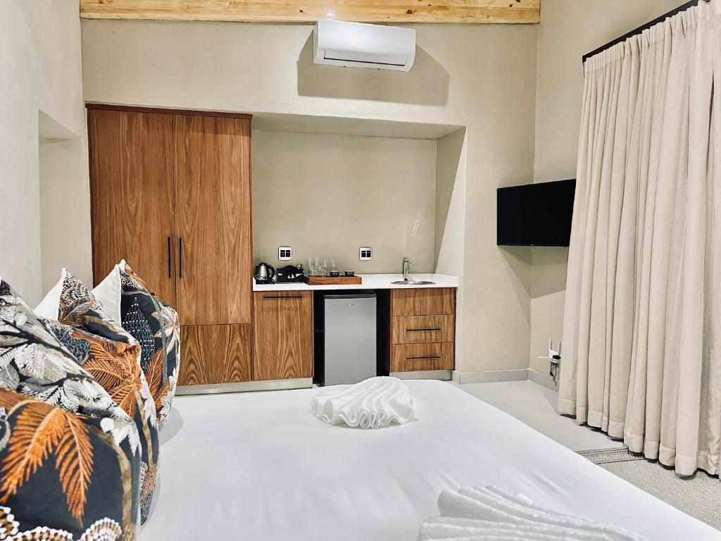 Bushbaby Valley Lodge photo 3